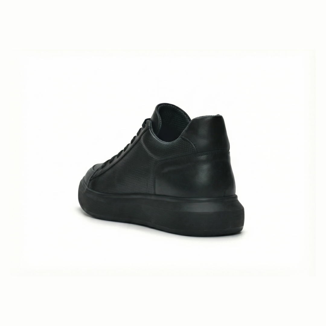 Casual Sneaker — Stratus